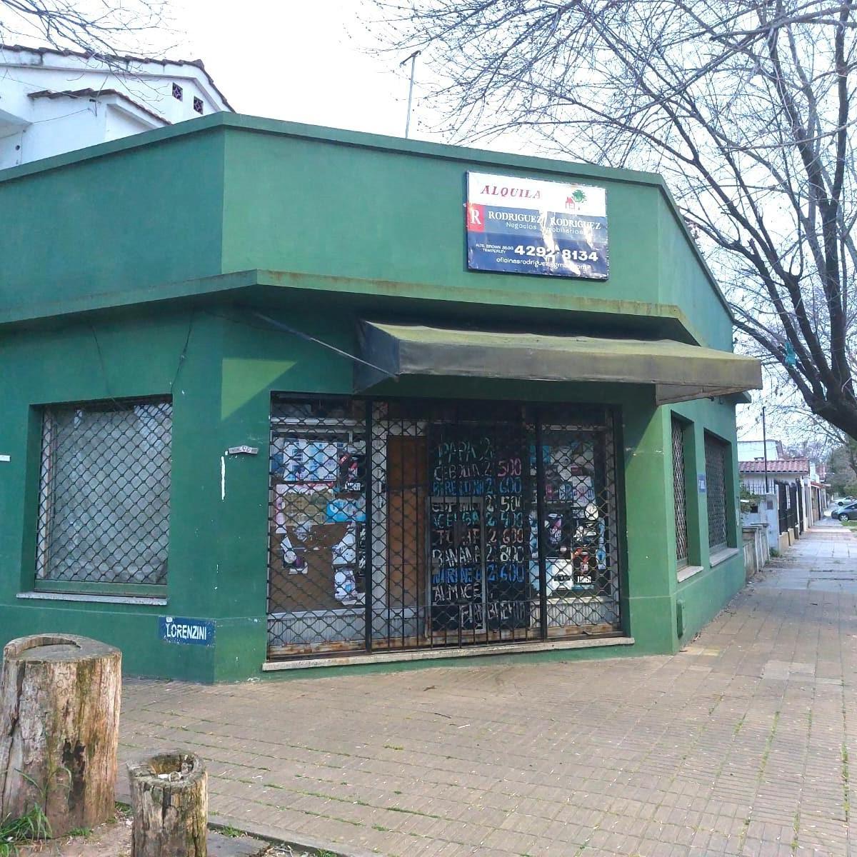 LOCAL Y DOS DEPARATAMENTOS CON COCHERA Y TERRAZA