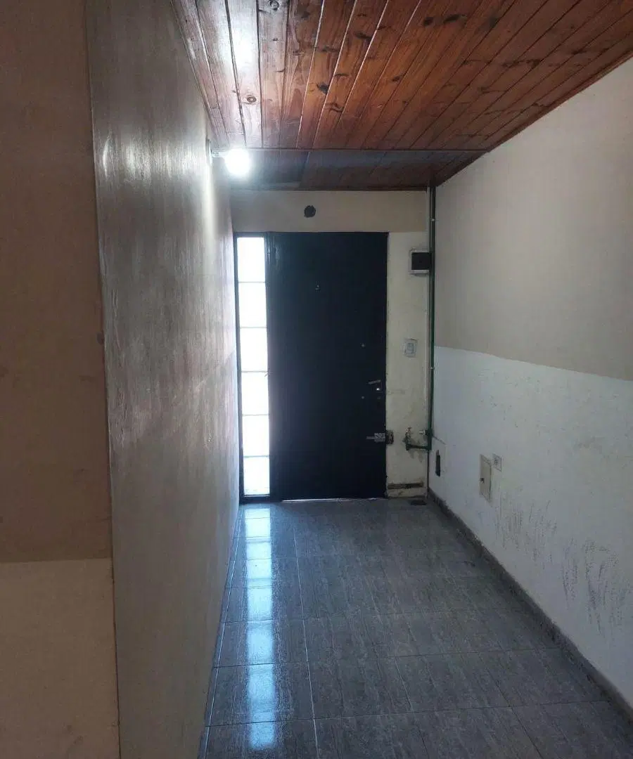 DEPARTAMENTO 2 AMBIENTES CON TERRAZA Y JARDIN/PISO 1 POR ESCALERA 1