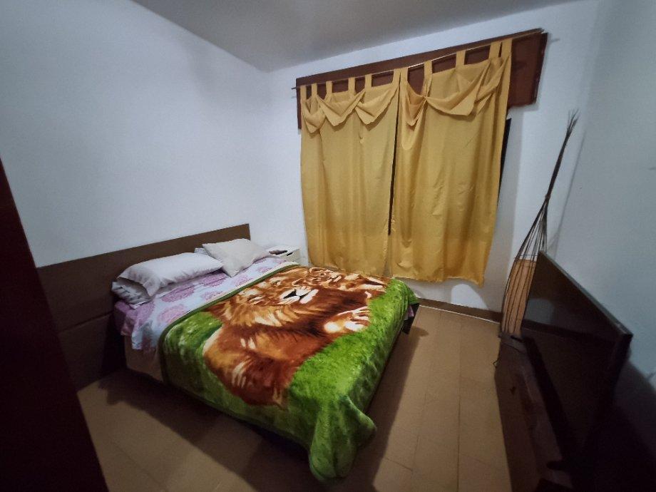 CASA CON LOCAL