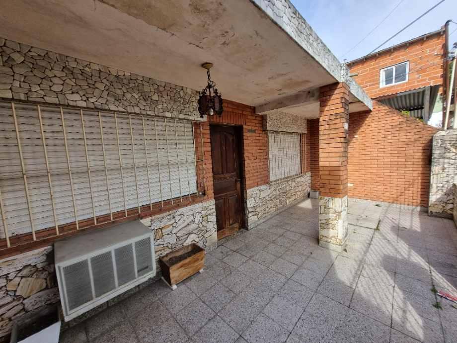 Casa con Local 4