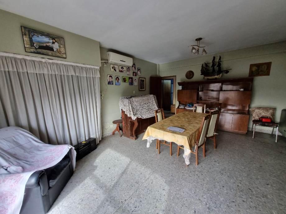 Departamento 4 Amb. Mas 4 Locales Comerciales 5