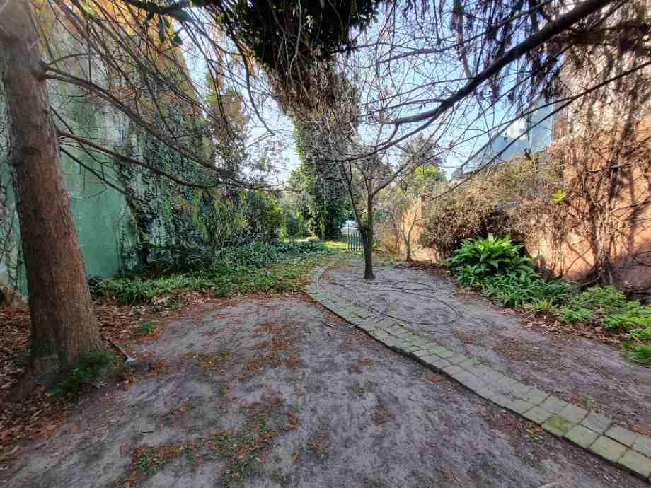 Venta de Chalet 4 Ambientes Sobre Amplio Lote 5