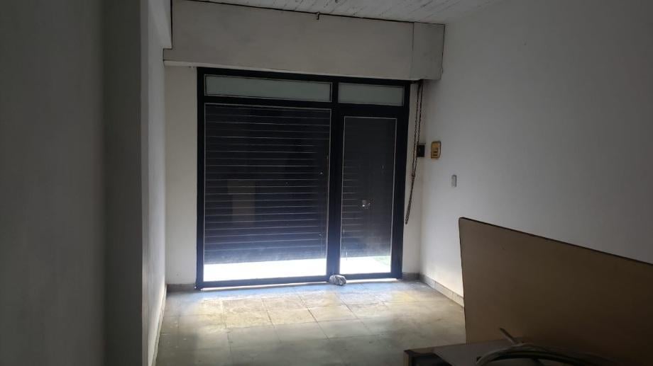 Foto de VENTA DE 2 LOCALES MAS 3 VIVIENDAS., imagen 5