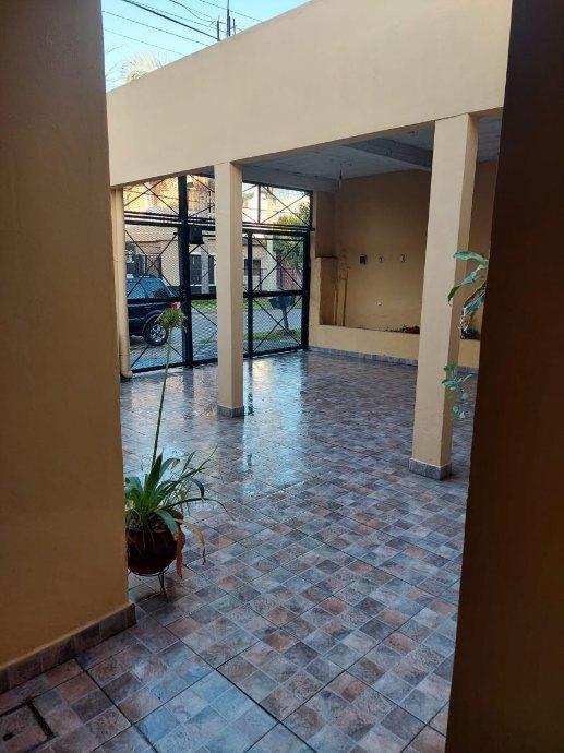 Foto de CASA 4 AMBIENTES REMODELADA A NUEVO, imagen 3