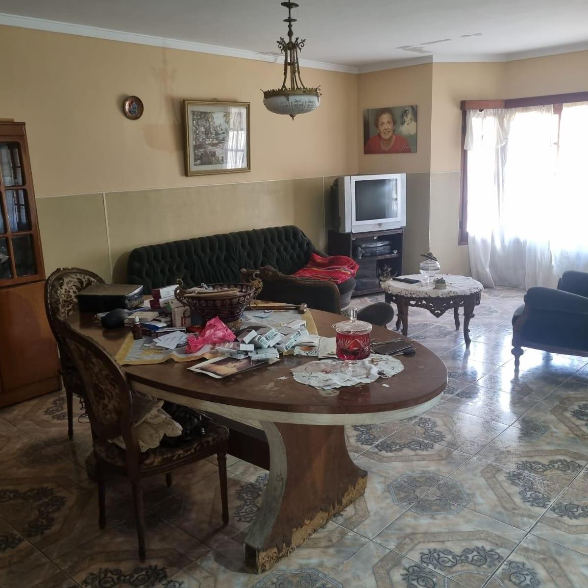 Hermoso Chalet de 5 Ambientes Distribuido en Dos Plantas. 2