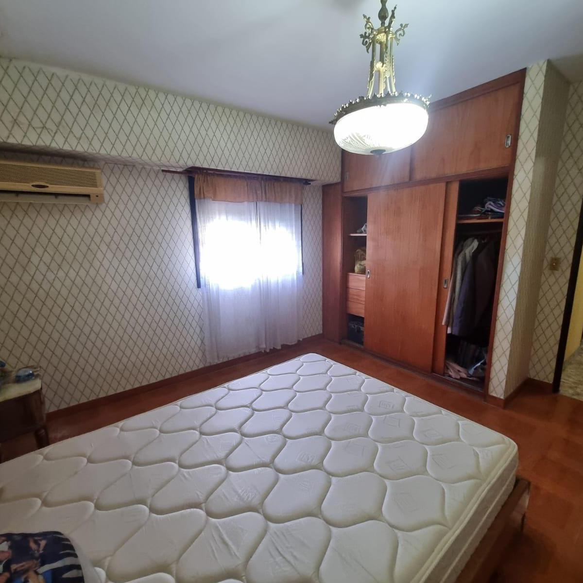 Hermoso Chalet de 5 Ambientes Distribuido en Dos Plantas. 1