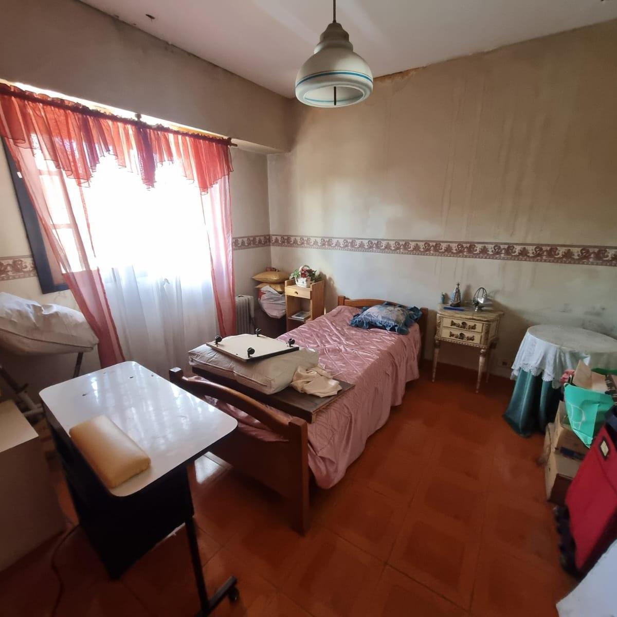 Hermoso Chalet de 5 Ambientes Distribuido en Dos Plantas. 3