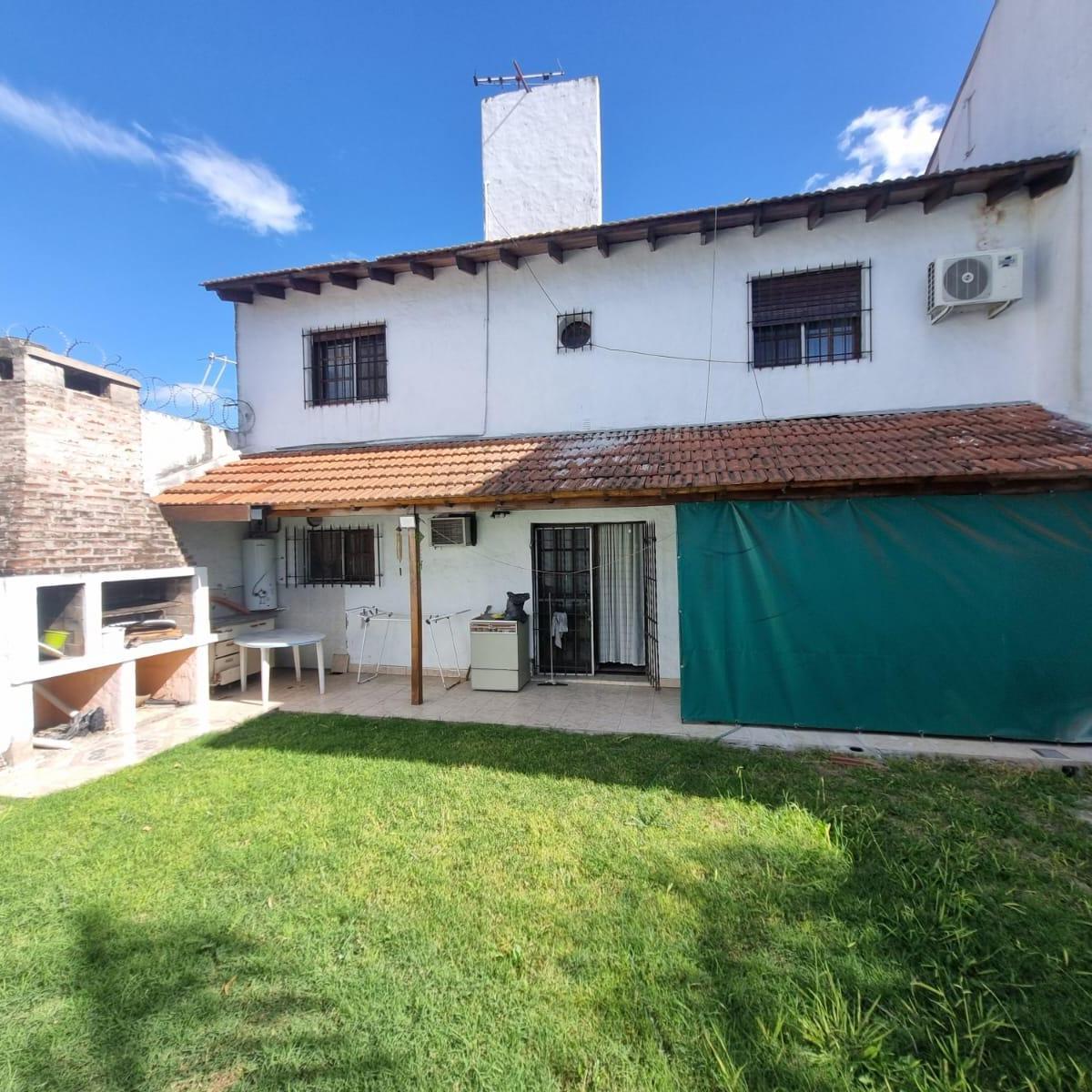 Hermoso Chalet de 5 Ambientes Distribuido en Dos Plantas. 5