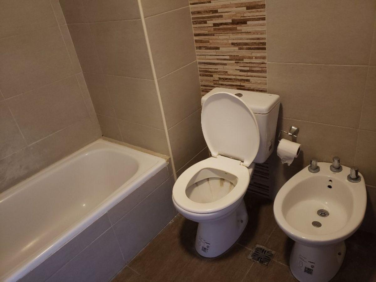 Foto de Departamento 2 Ambientes Planta Alta Con Cochera, Parque Johnston, imagen 3