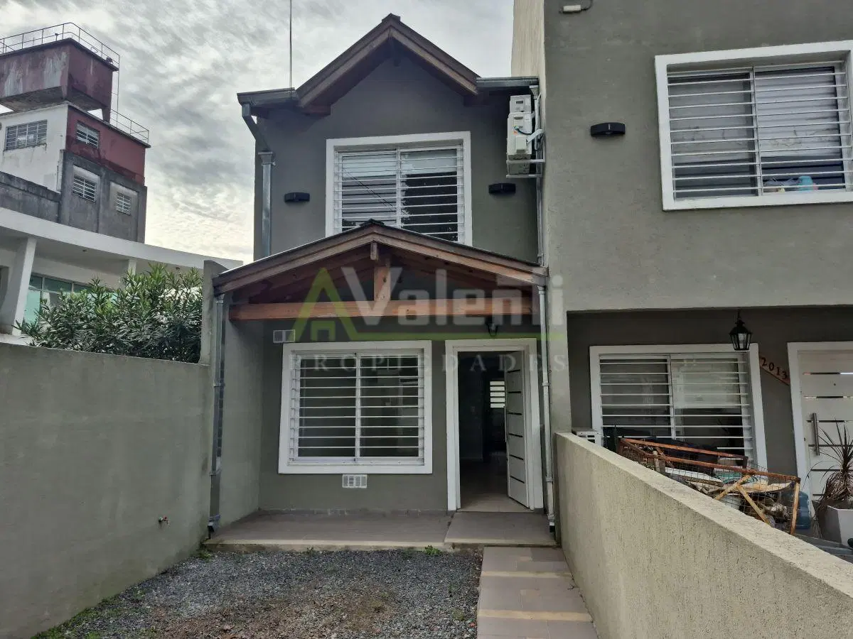 Triplex En Venta 4 Ambientes Con Cochera Y Patio, Parque Johnston, Hurlingham 2