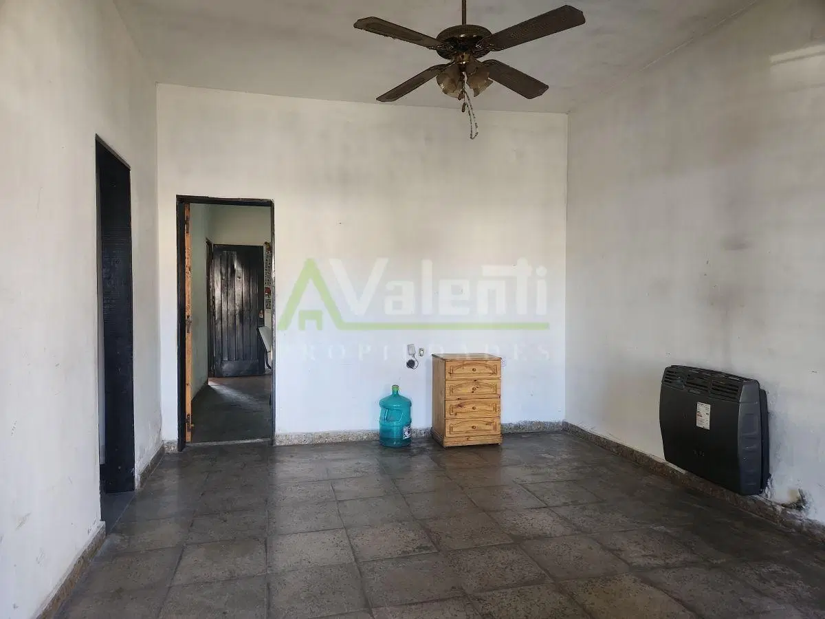 Casa 3 Ambientes En Venta Con Cochera y Jardin, Barrio Luna, Hurlingham 4
