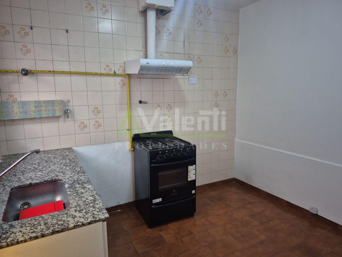 Foto de Chalet 3 Ambientes En Alquiler Con Patio y Cochera, Parque Quirno, imagen 3