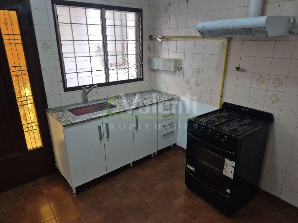 Foto de Chalet 3 Ambientes En Alquiler Con Patio y Cochera, Parque Quirno, imagen 4
