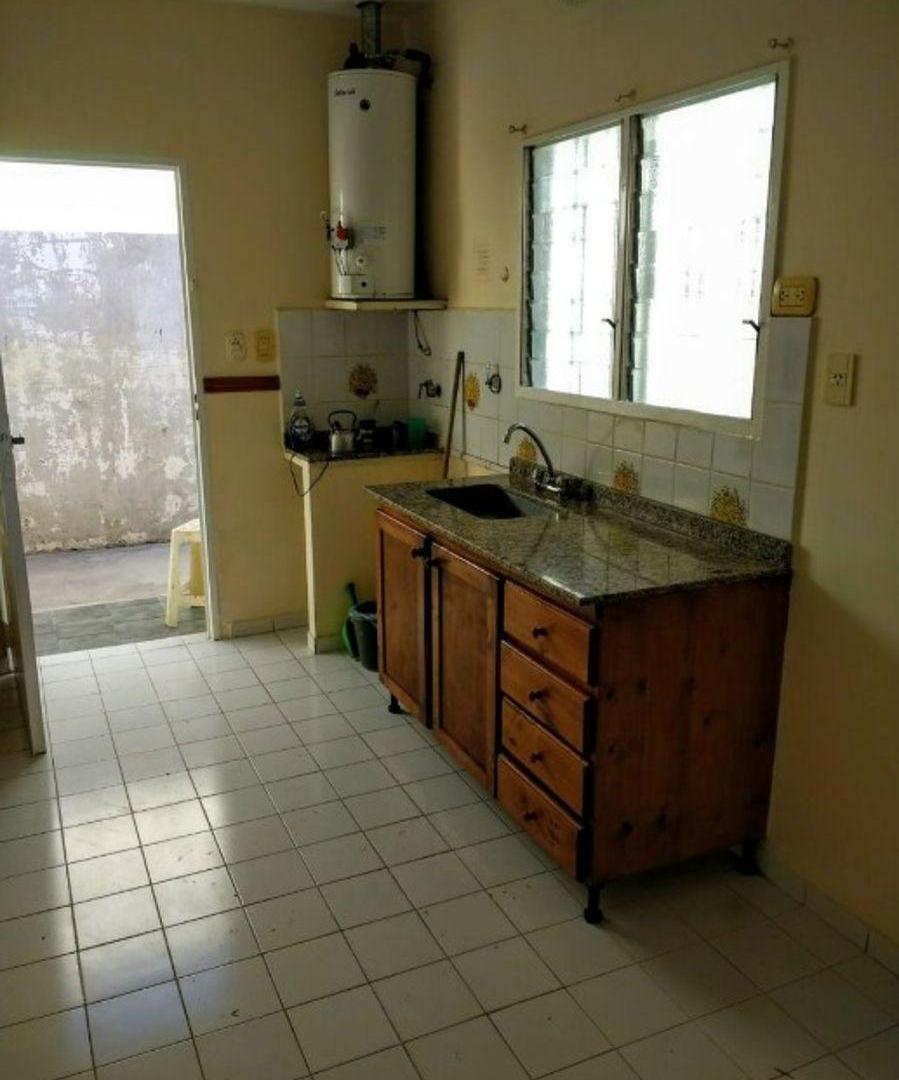 Foto de Casa 3 Ambientes En Alquiler Con Garage y Patio, Barrio Luna, Hurlingham, imagen 2