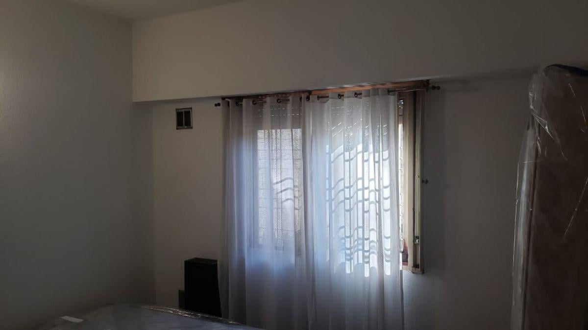 Foto de Chalet 4 Ambientes 2 Plantas En Alquiler, Con Garage y Patio, Parque, imagen 2
