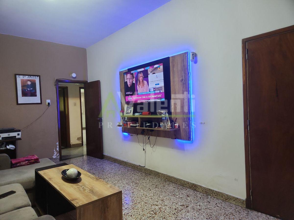 Foto de Chalet 4 Ambientes 500m2 En Venta, Con Jardin y Cochera, Villa Tesei, imagen 2