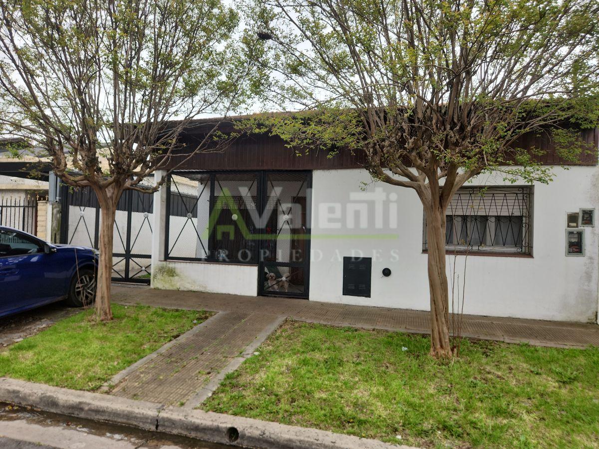 Foto de Chalet 4 Ambientes 500m2 En Venta, Con Jardin y Cochera, Villa Tesei, imagen 1