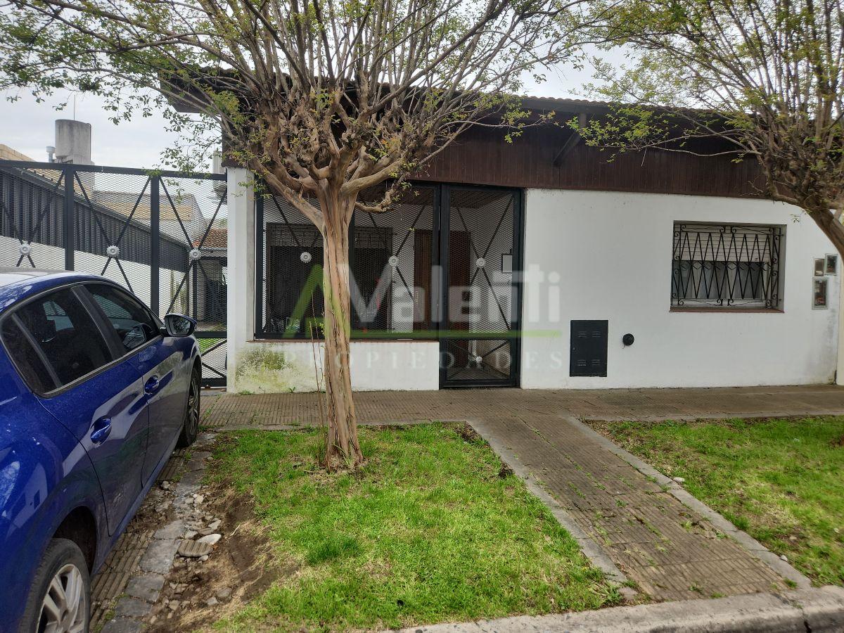 Foto de Chalet 4 Ambientes 500m2 En Venta, Con Jardin y Cochera, Villa Tesei, imagen 5