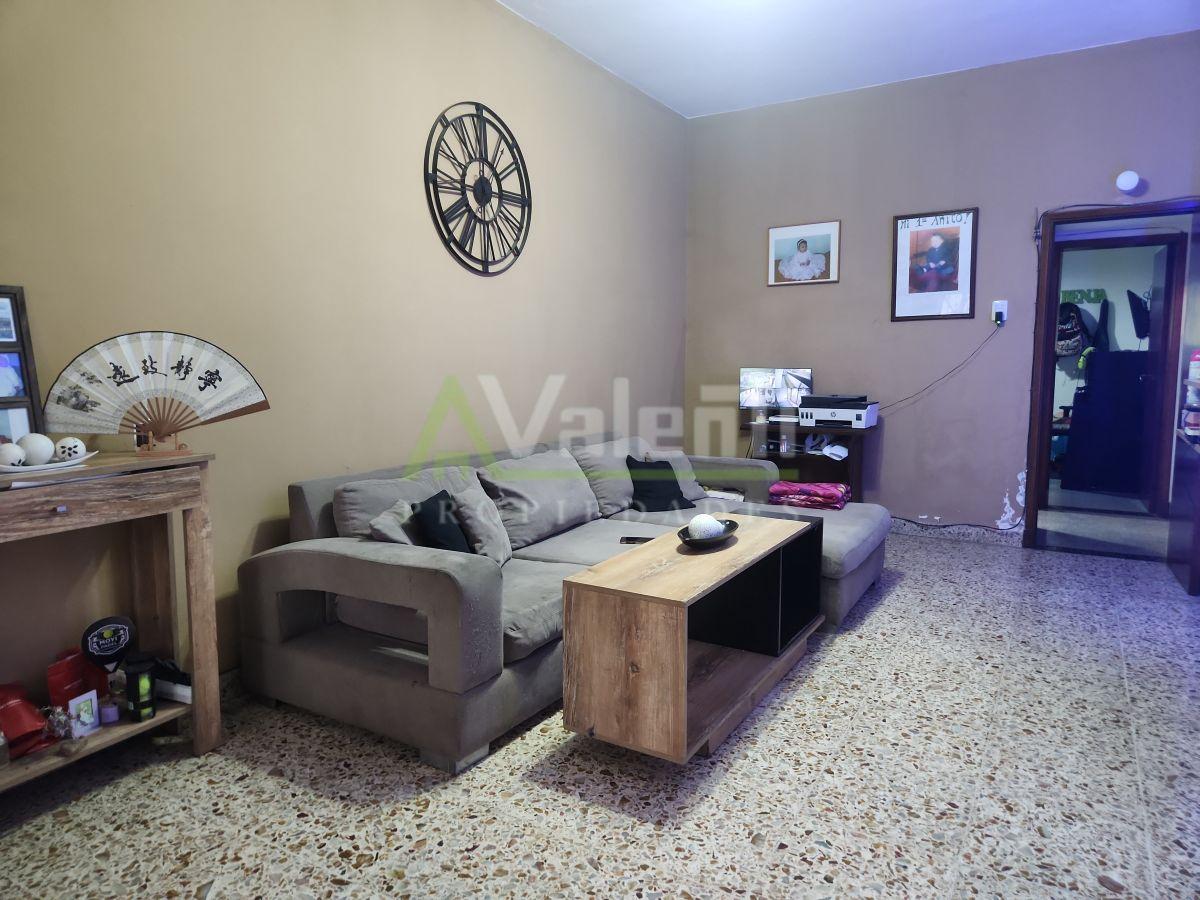 Foto de Chalet 4 Ambientes 500m2 En Venta, Con Jardin y Cochera, Villa Tesei, imagen 3