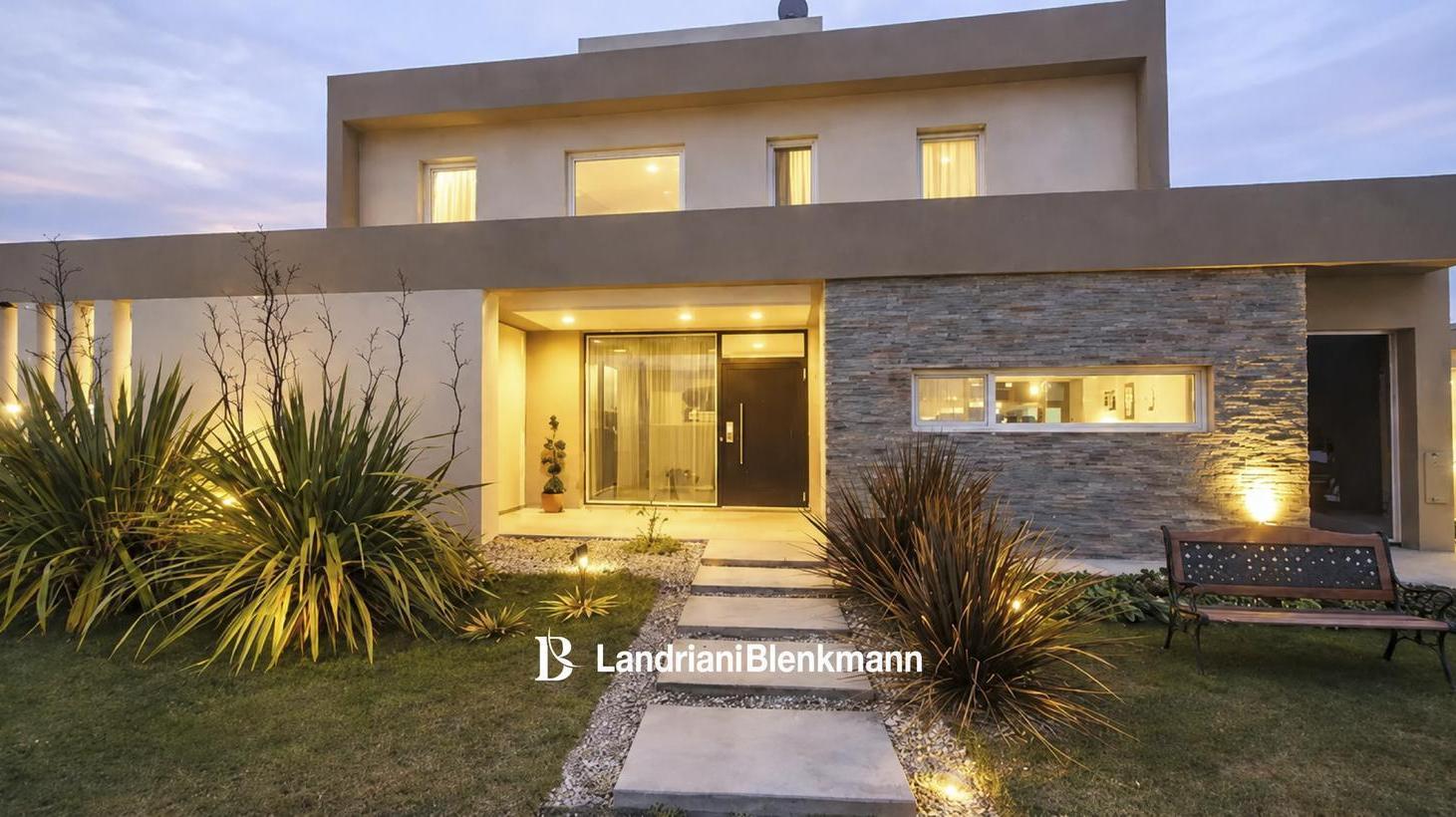 VENTA DE CASA 3 HABITACIONES °B CERRADO COSTA RIO