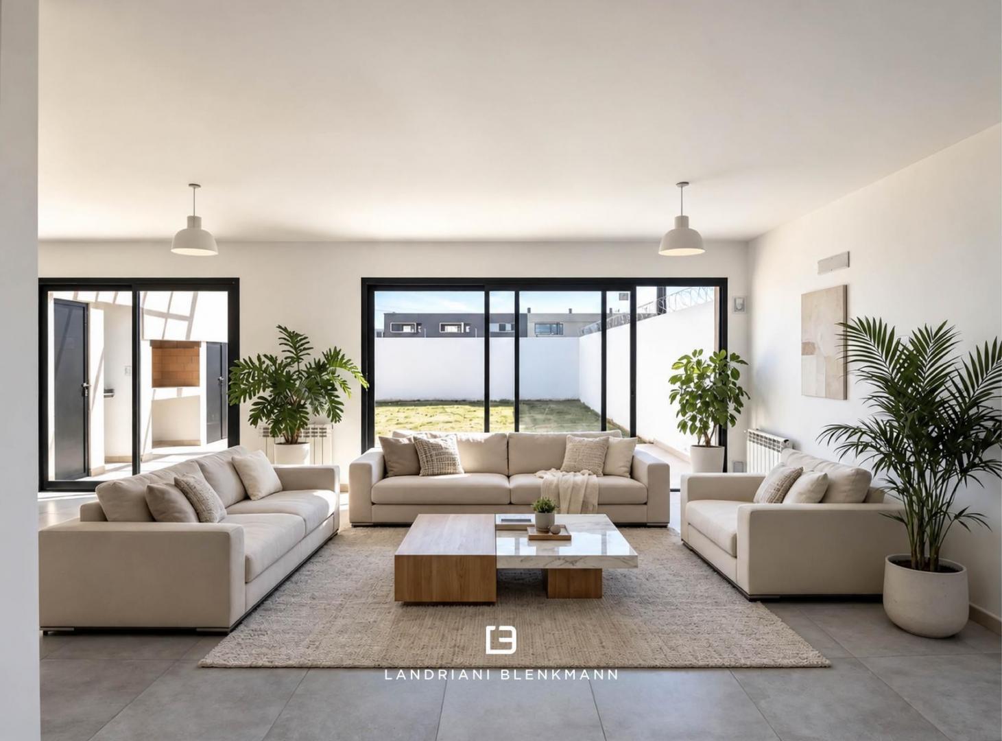 Foto de Duplex 3 Dorm. B° Confluencia Rural | Espacios amplios, Jardin, Galeria, imagen 1