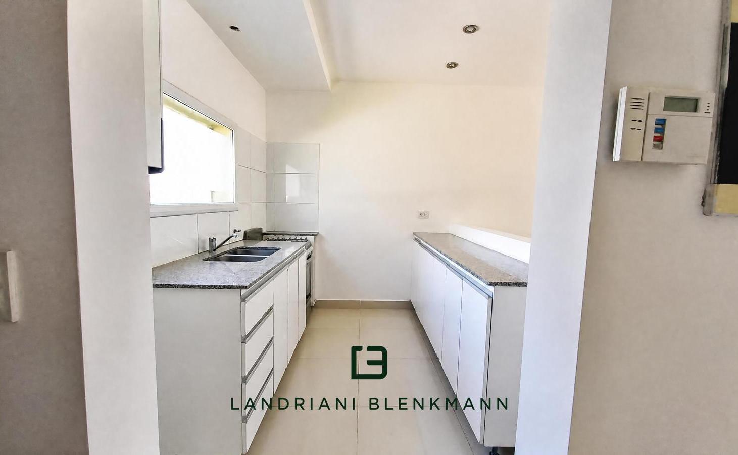 Foto de DUPLEX DOS DORMITORIOS C/ ENTRADA VEHICULAR, imagen 3