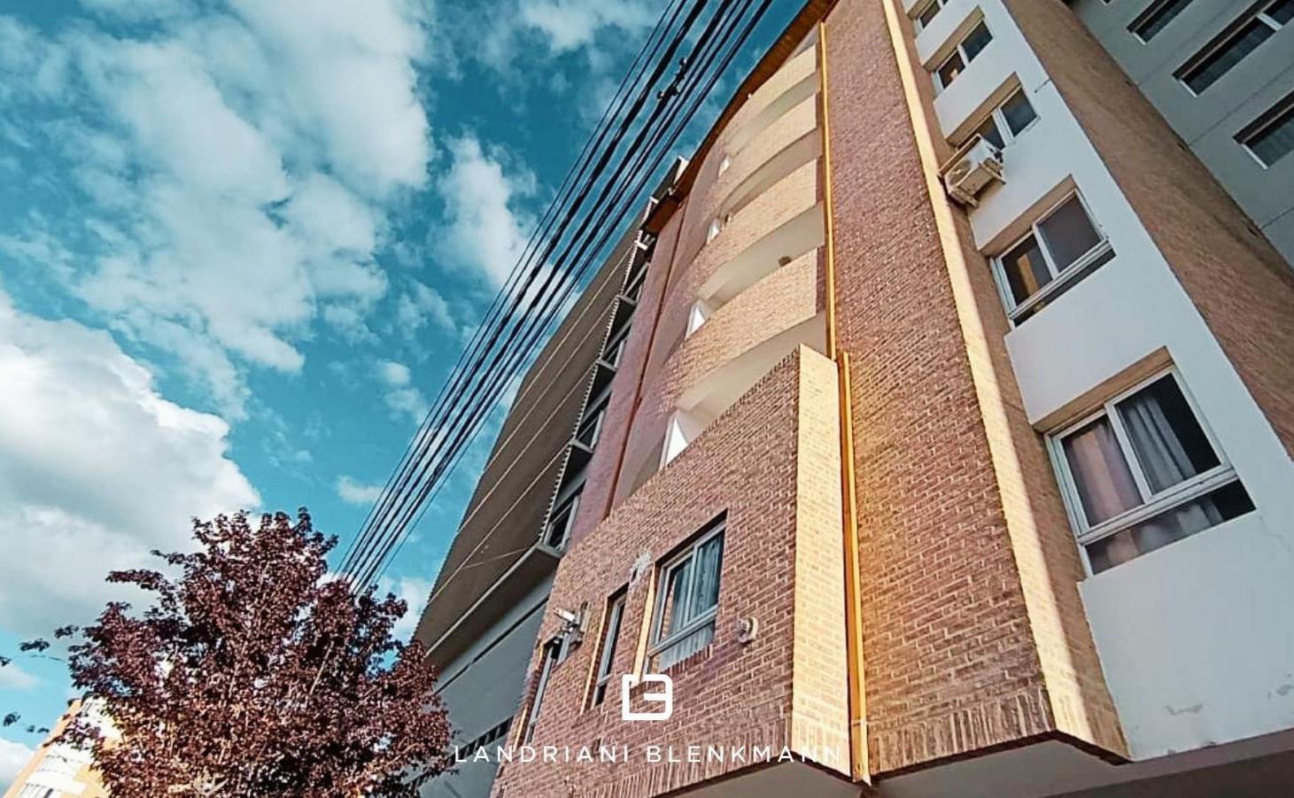 Foto de Alquiler de dpto 2 habitaciones c/cochera. Leloir 339, imagen 1
