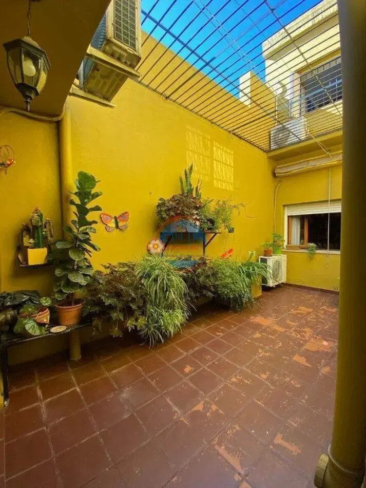 Casa En Venta 4 Dormitorios - Apta Credito - frente plaza Alem 3