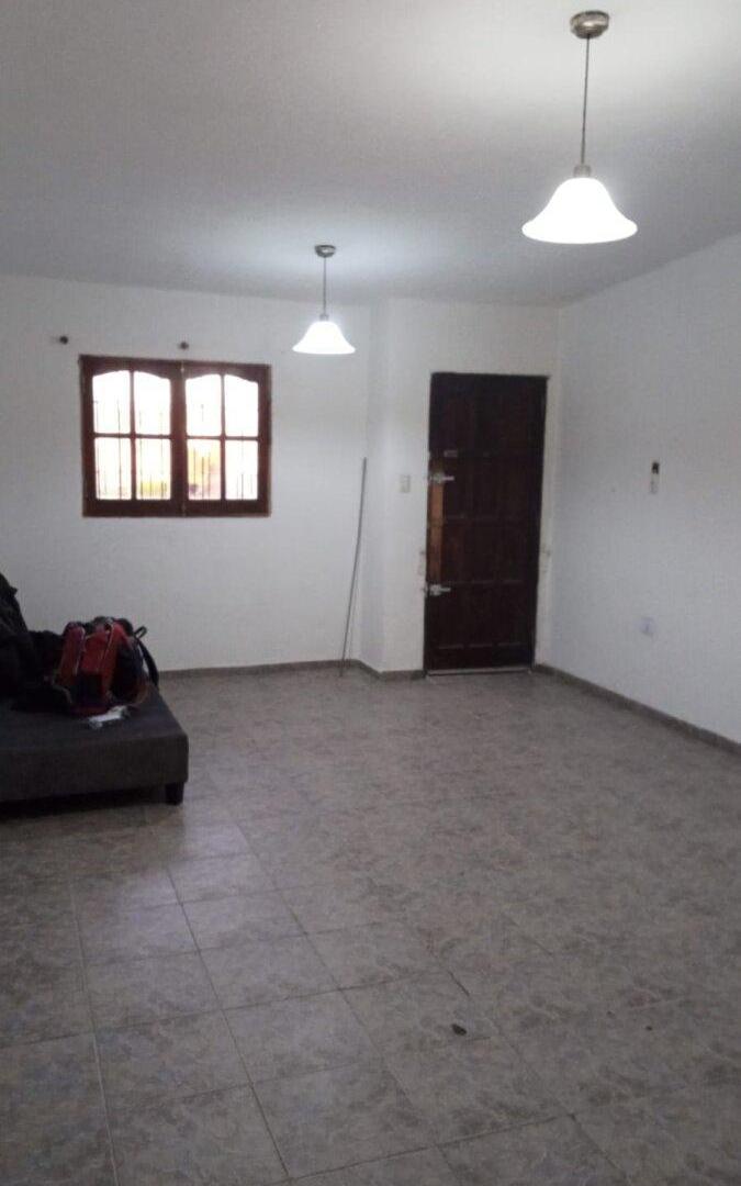 Foto de VENTA CASA DE 2 DORMITORIOS - BARRIO COMERCIAL, imagen 1