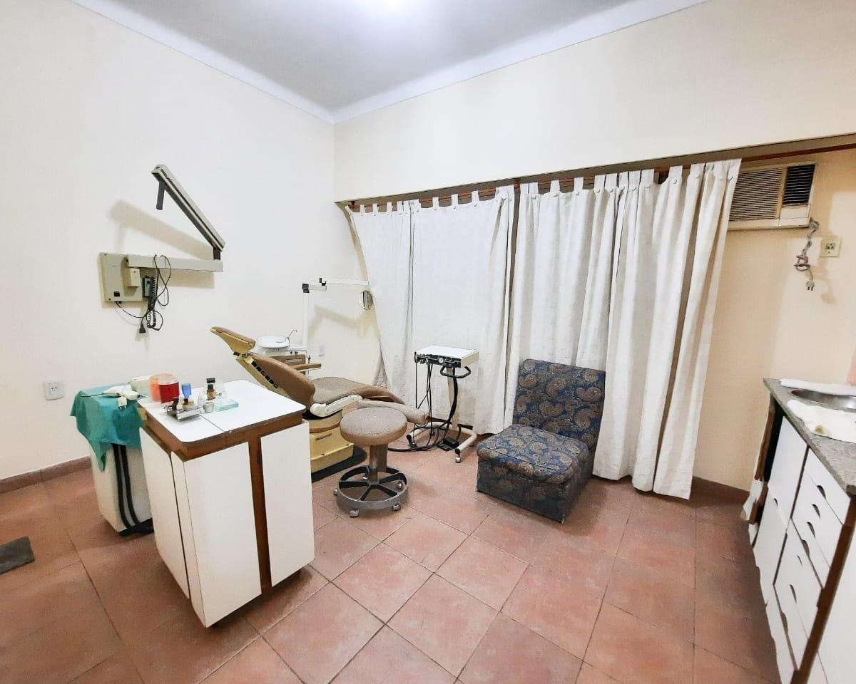 Casa a reciclar con 3 dormitorios de 95 m² en venta en Avellaneda