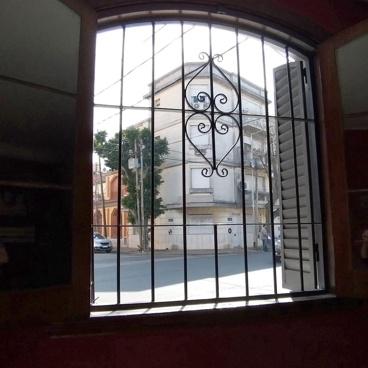 Casa en Dos Plantas en Espectacular Ubicacion de Avellaneda (Quinta Galli) 1