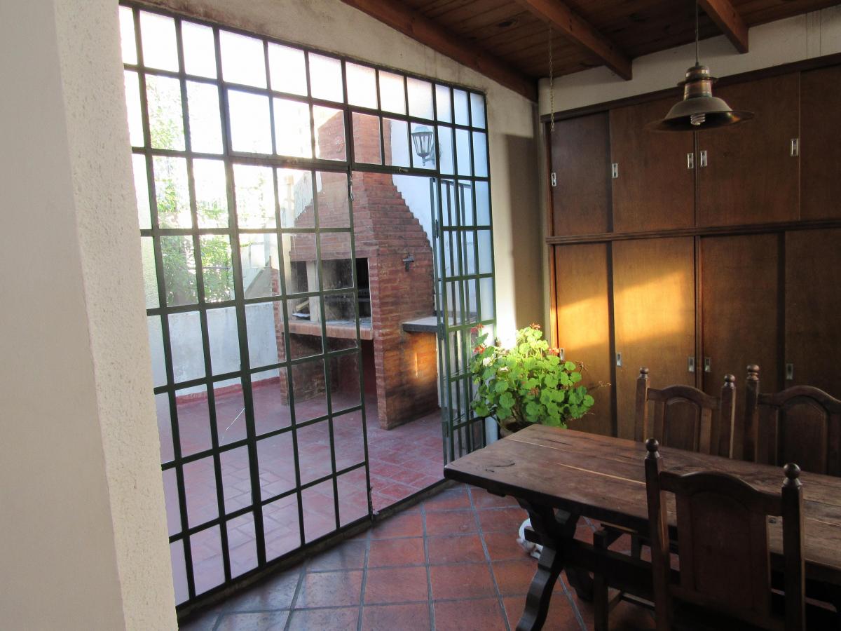 Casa en Dos Plantas en Espectacular Ubicacion de Avellaneda (Quinta Galli) 4