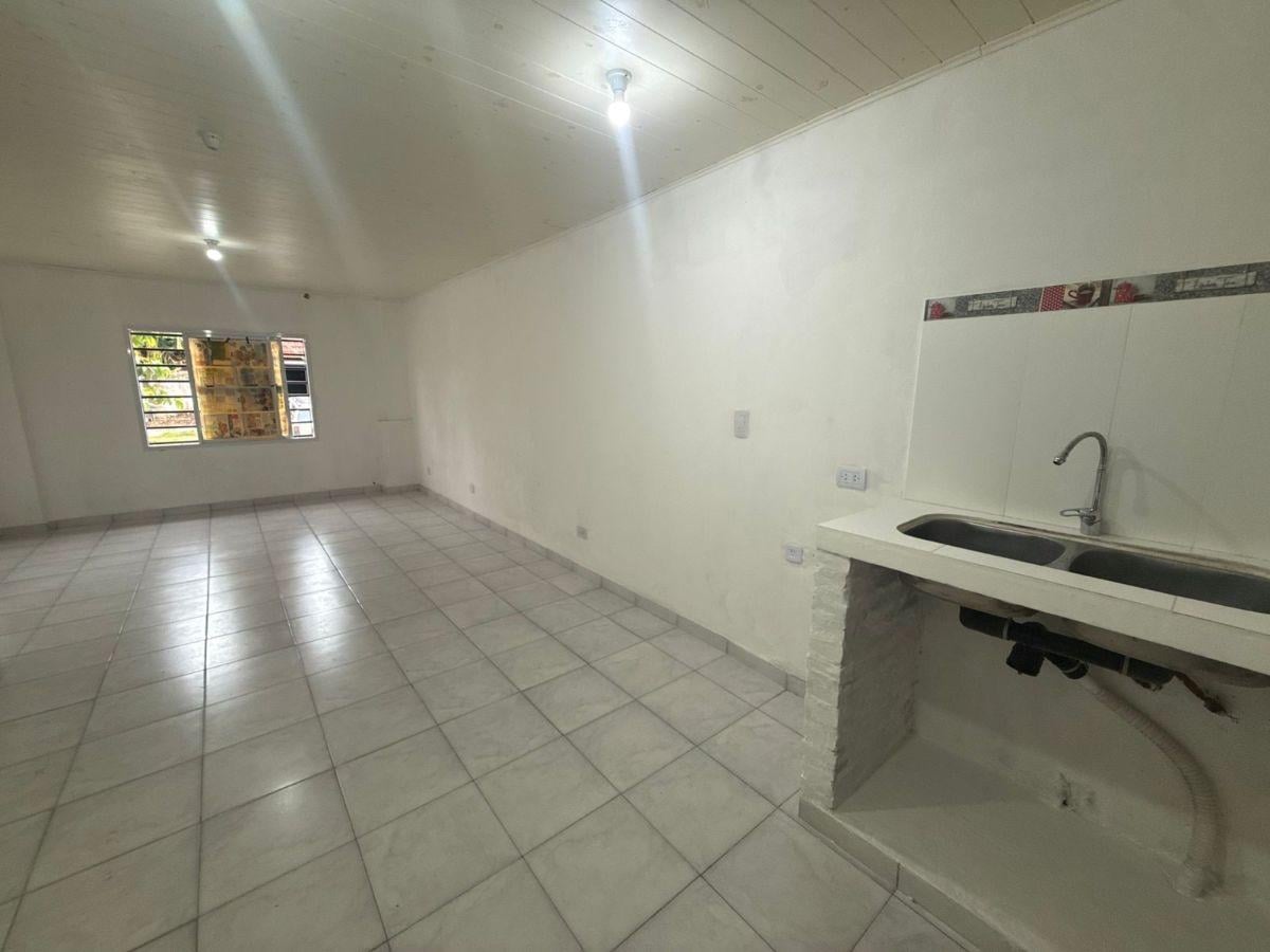 Foto de PH de 30 m² con 1 ambiente en alquiler en Gerli, imagen 1