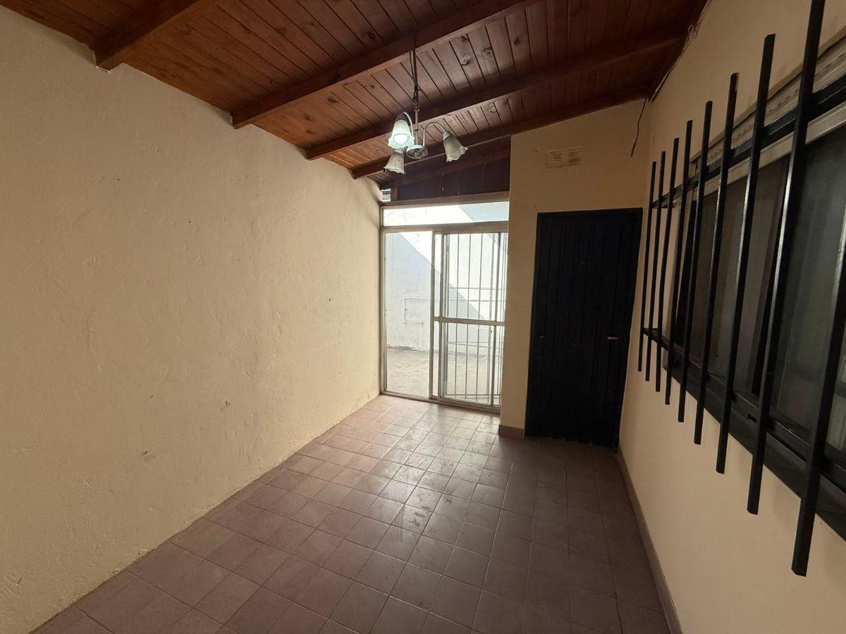 Foto de PH de con 1 dormitorio en alquiler en Sarandi, imagen 3
