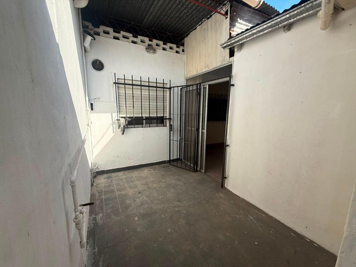 Foto de PH de con 1 dormitorio en alquiler en Sarandi, imagen 1