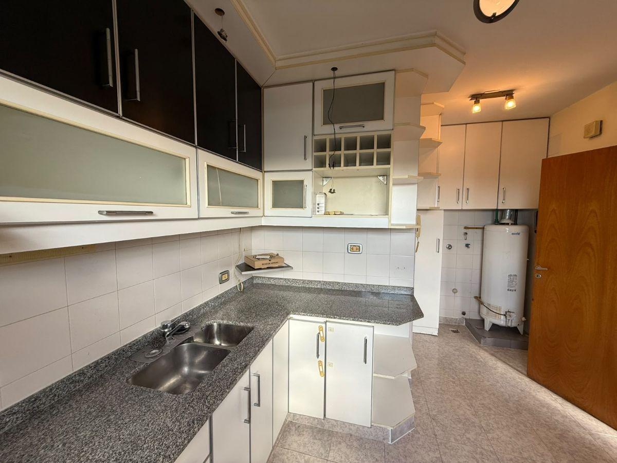 Foto de Departamento de 70 m² con 2 dormitorios en alquiler en Sarandí, imagen 3