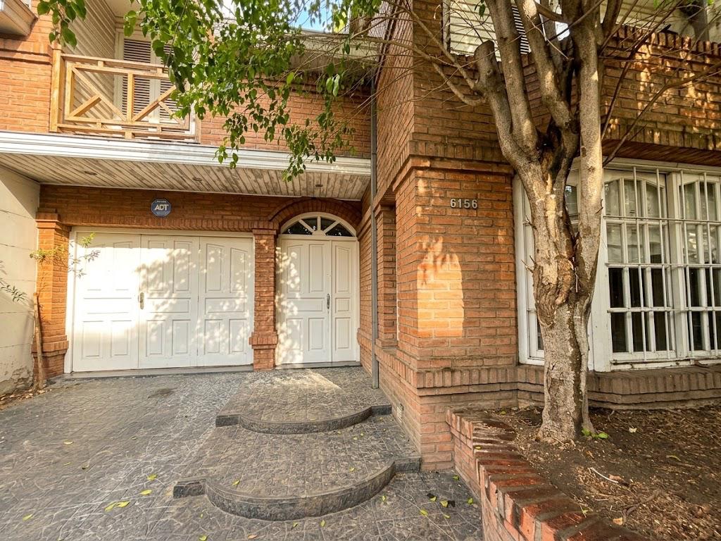 Foto de Casa de CATEGORÍA con 5 dormitorios en venta en Wilde, imagen 2