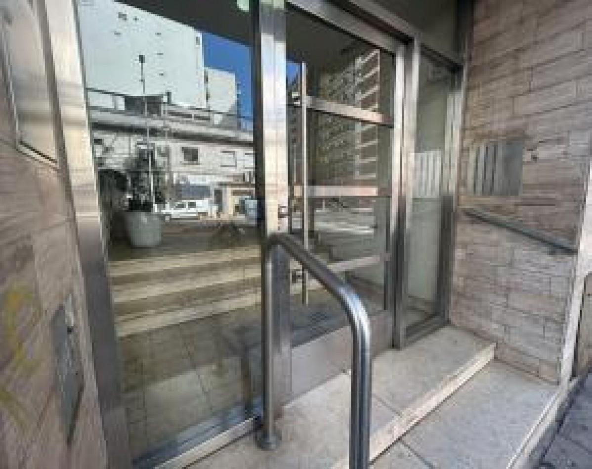 Foto de Departamento de 3 ambientes chico c/ doble balcon en inmejorable, imagen 2