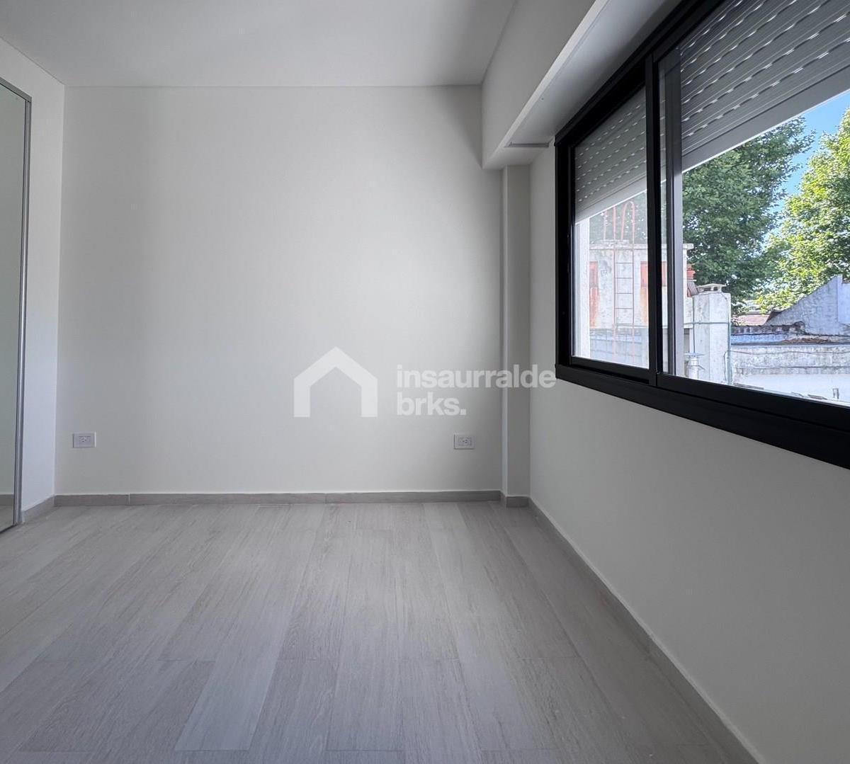 Vendo Departamento de 3 / 4 Ambientes en Villa Luro. 2 Dorm. y 2 Baños con 4to Ambiente 2