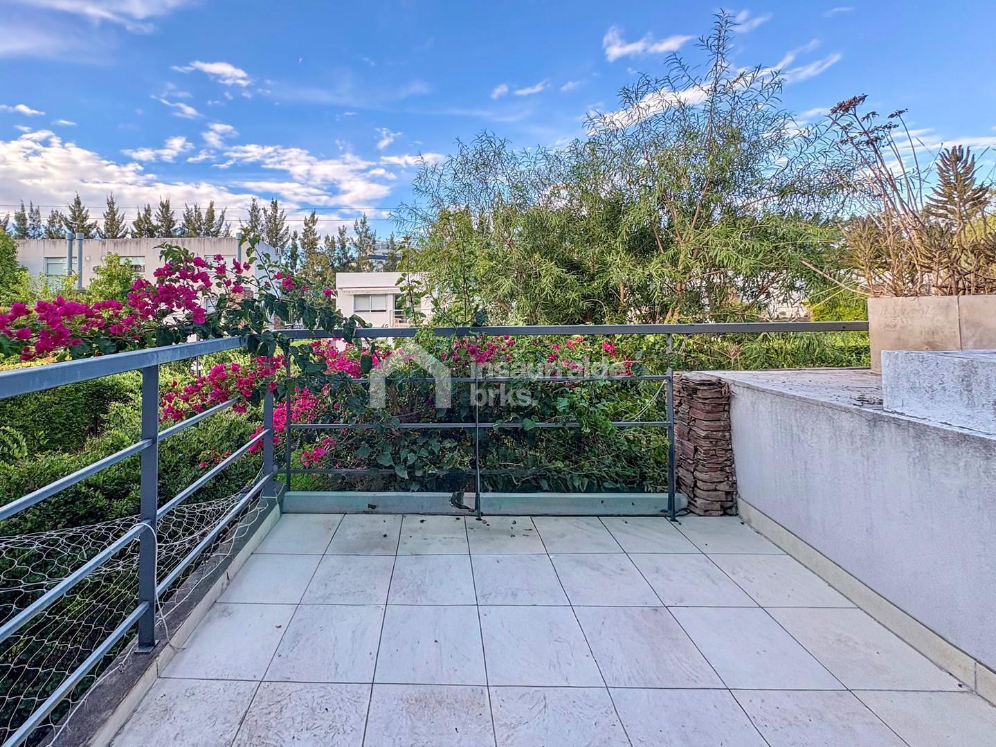 Casa Dúplex 3 dormitorios en Venta en Casas del Sendero, Sendero, Nordelta, impecable!
