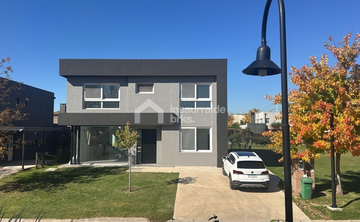 Casa 4 dormitorios en Venta en Tipas, Nordelta, Tigre. Lote interno y piscina!
