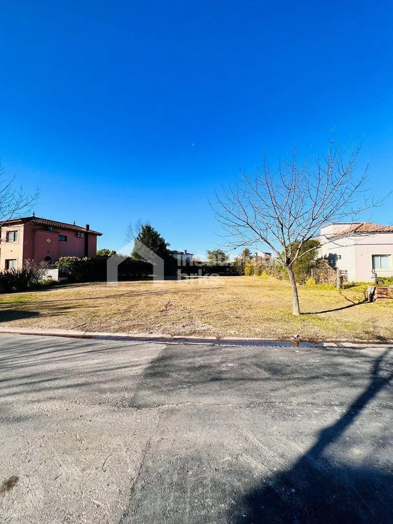 VENDO LOTE INTERNO EN BARRIO SAN ISIDRO LABRADOR!! ORIENTACION ESTE, ESCRITURADO! 5