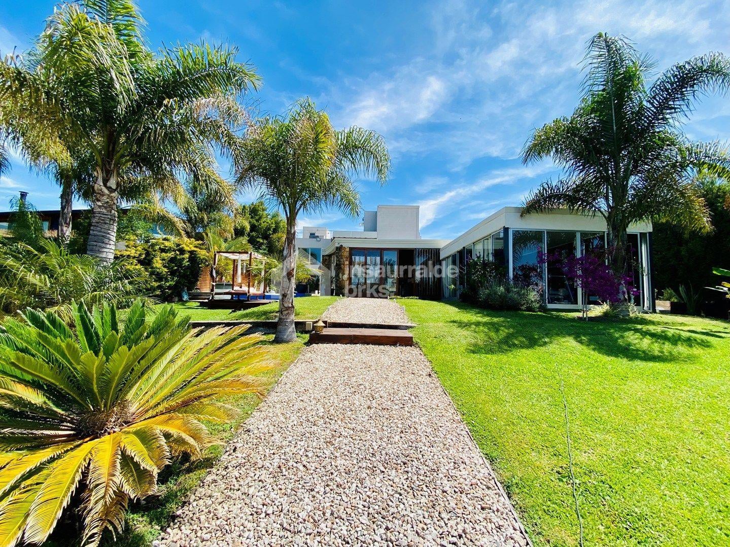 CASA EN VENTA A LA LAGUNA EN BARRIO SAN MARCO! IMPECABLE CON DETALLES UNICOS!