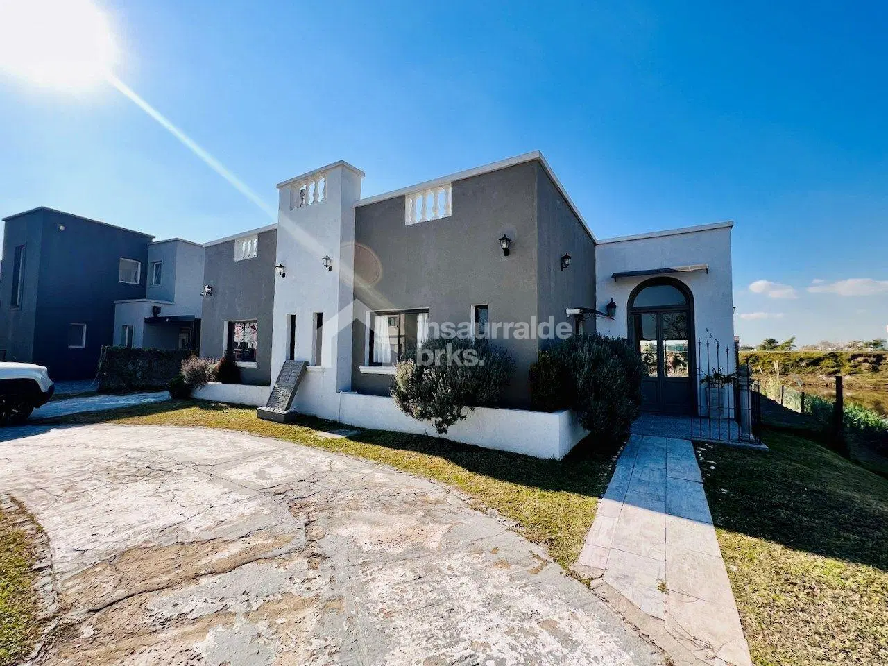 CASA EN VENTA 5 AMBIENTES EN EL CANTÓN, ESCOBAR. LOTE AL AGUA Y PISCINA! 2