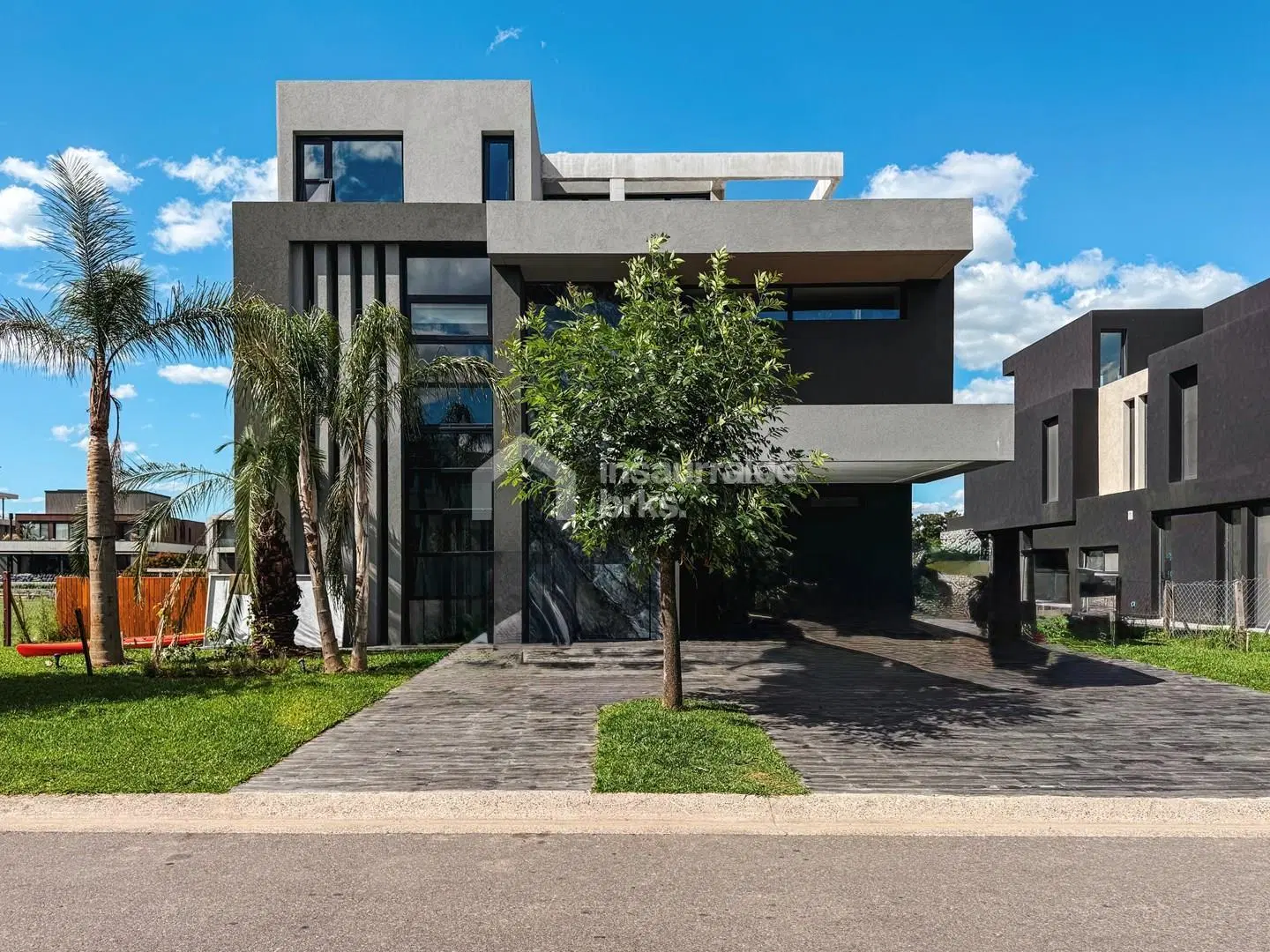 CASA EN VENTA EN EL YACHT NORDELTA, TIGRE! 3 PLANTAS Y 4 DORMITORIOS CON SALA DE MICROCINE! 2
