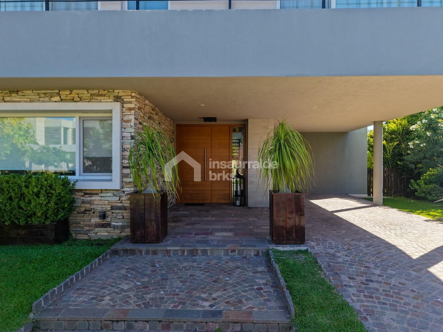 Casa 5 ambientes en Venta en Cabos del Lago, Nordelta – A la laguna! Excelente calidad!