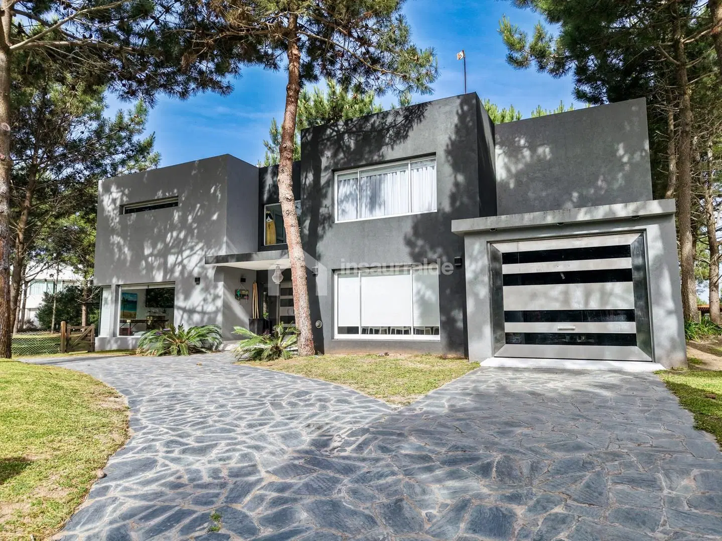 Casa 5 dormitorios en Venta en Golf 1, Costa Esmeralda, Costa Atlántica | Quincho cubierto y Piscina 2