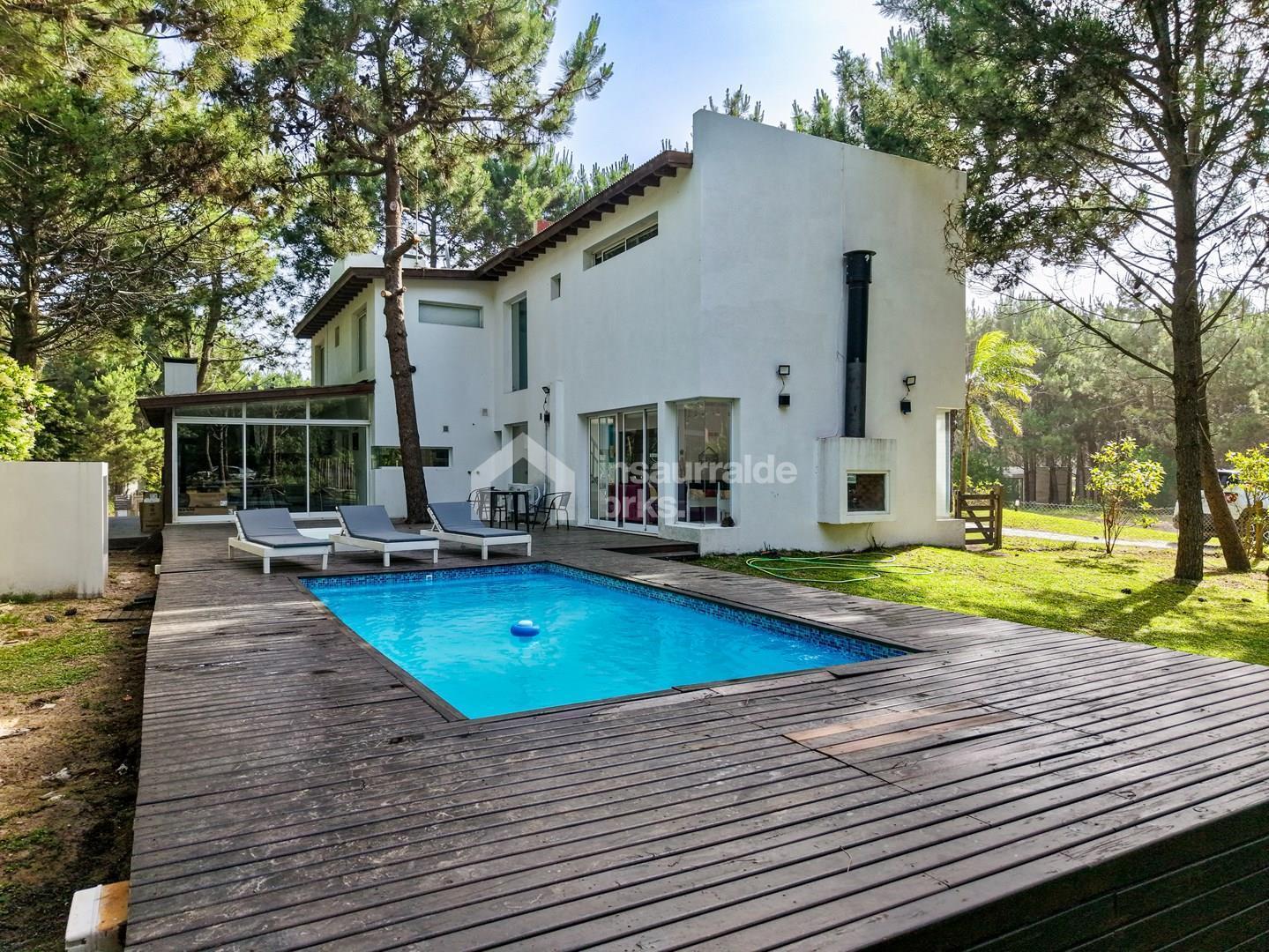 Casa 5 dormitorios en Alquiler en Golf, Costa Esmeralda, Costa Atlántica. pileta, 8 personas