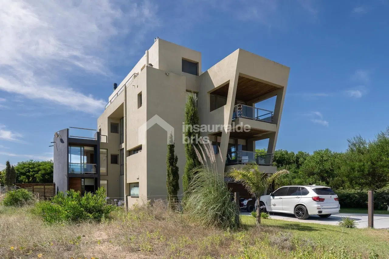 Casa 6 ambientes en Venta en Golf 1, Costa Esmeralda, Costa Atlántica. 3 plantas!! 4