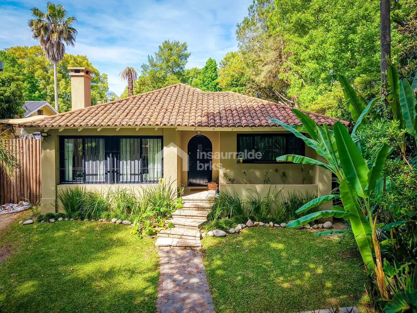 VENDO CHALET 5 AMBIENTES  EN TIGRE, ZONA NORTE. UNA PLANTA, PISCINA, IMPECABLE Y MUY BUENA UBICACION 2